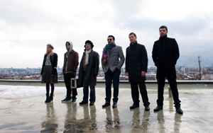 �������